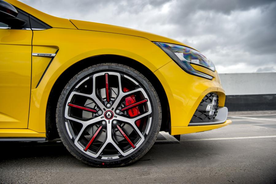 Колеса Renault Megane R.S. 300 Trophy 2019 года  (UK) (фото 5 из 40)